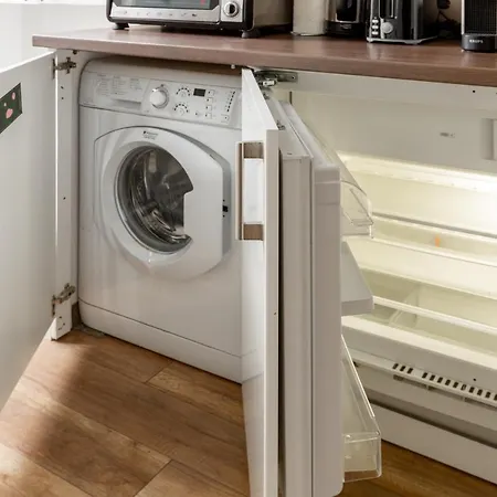 New, Centrally Located, But Quiet 4 Sleeper Apartment