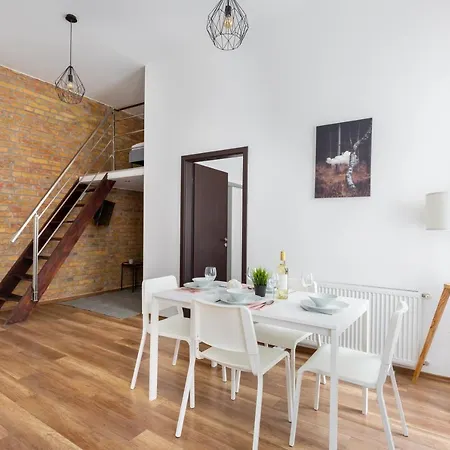 Apartment New, Centrally Located, But Quiet 4 Sleeper *
