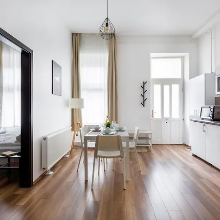 New, Centrally Located, But Quiet 4 Sleeper * Budapest