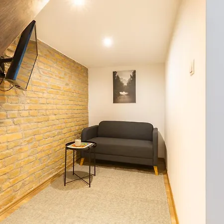 New, Centrally Located, But Quiet 4 Sleeper Apartment *