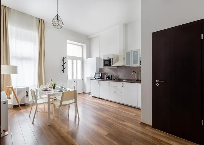 New, Centrally Located, But Quiet 4 Sleeper