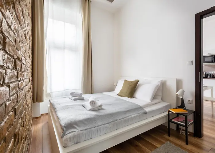 New, Centrally Located, But Quiet 4 Sleeper