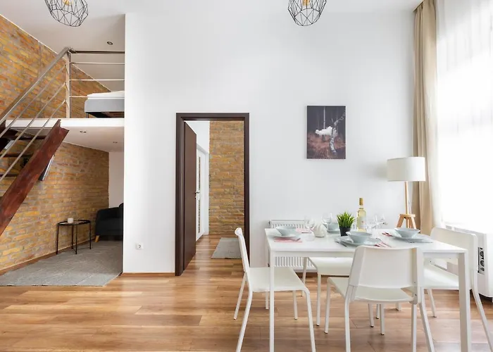 New, Centrally Located, But Quiet 4 Sleeper *