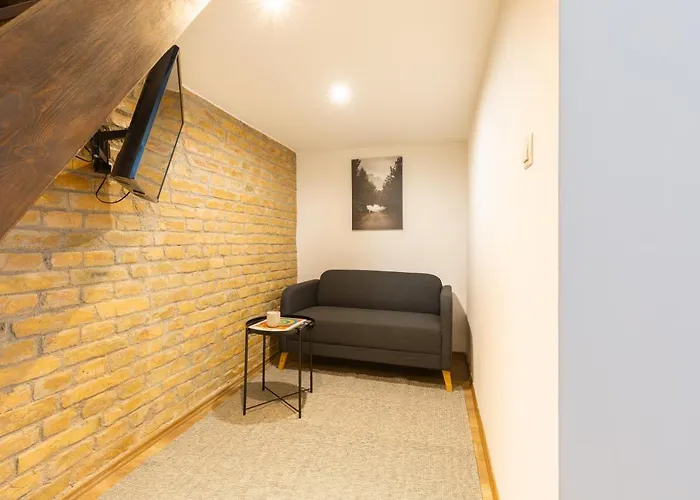 New, Centrally Located, But Quiet 4 Sleeper アパート *