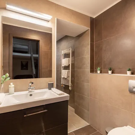 New, Centrally Located, But Quiet 4 Sleeper *