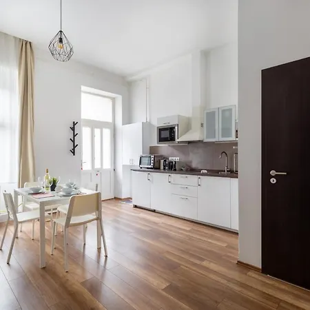 New, Centrally Located, But Quiet 4 Sleeper