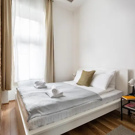 New, Centrally Located, But Quiet 4 Sleeper